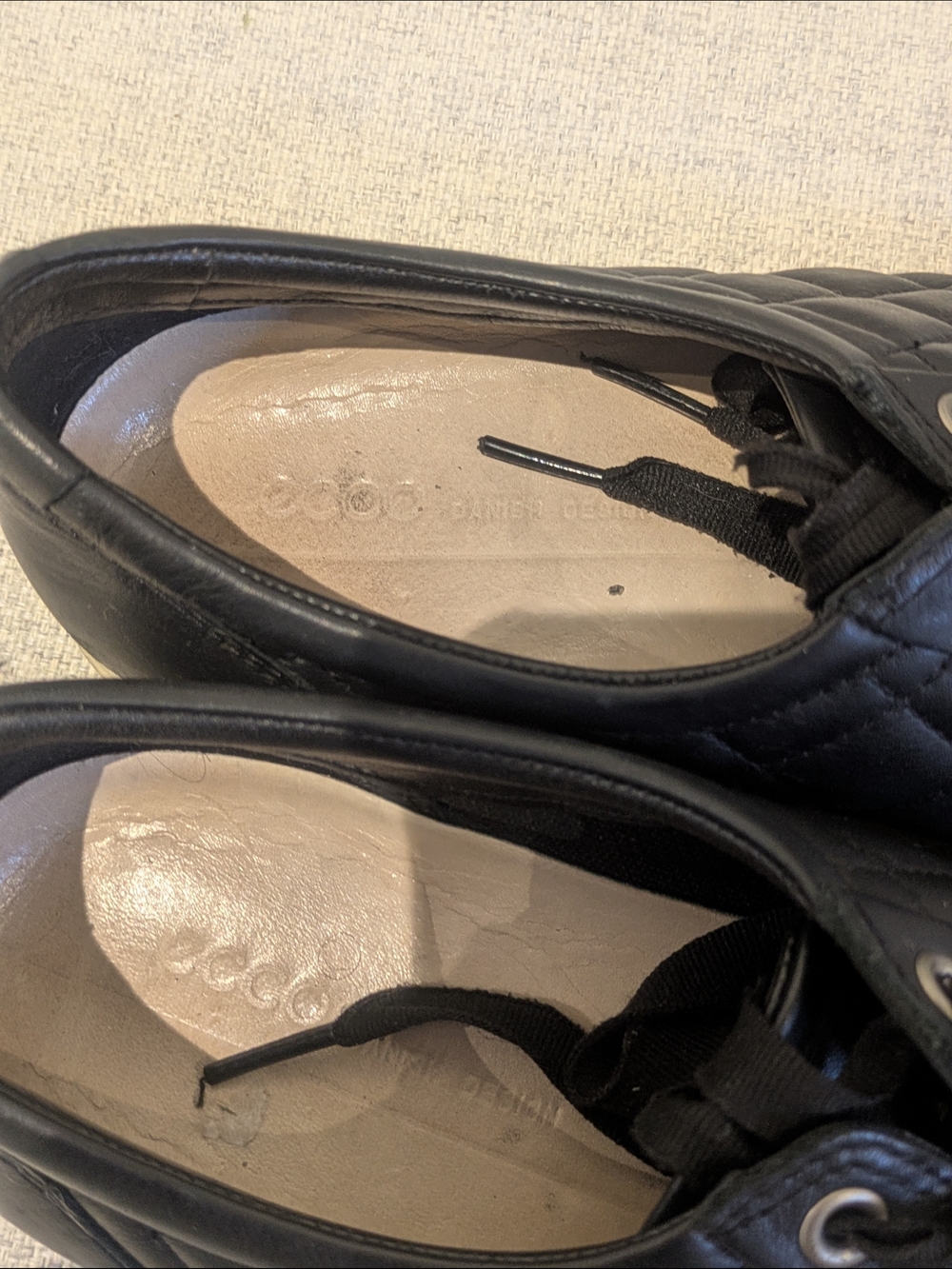 ECCO Black Quilted Leather Lace-Up Sneakers Cream Sole Women's Size 40 - Picture 6 of 9
